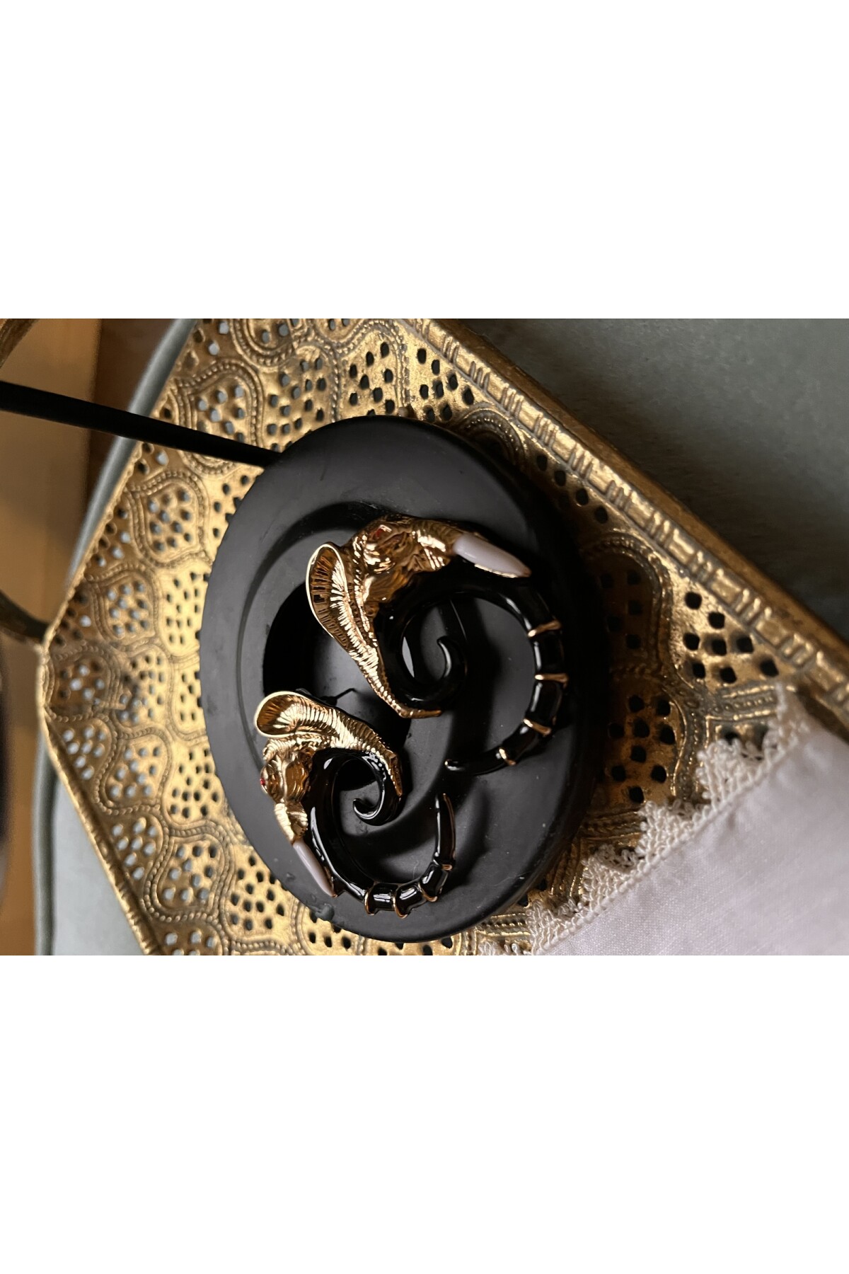 MİNELİ GOLD FİL KÜPE