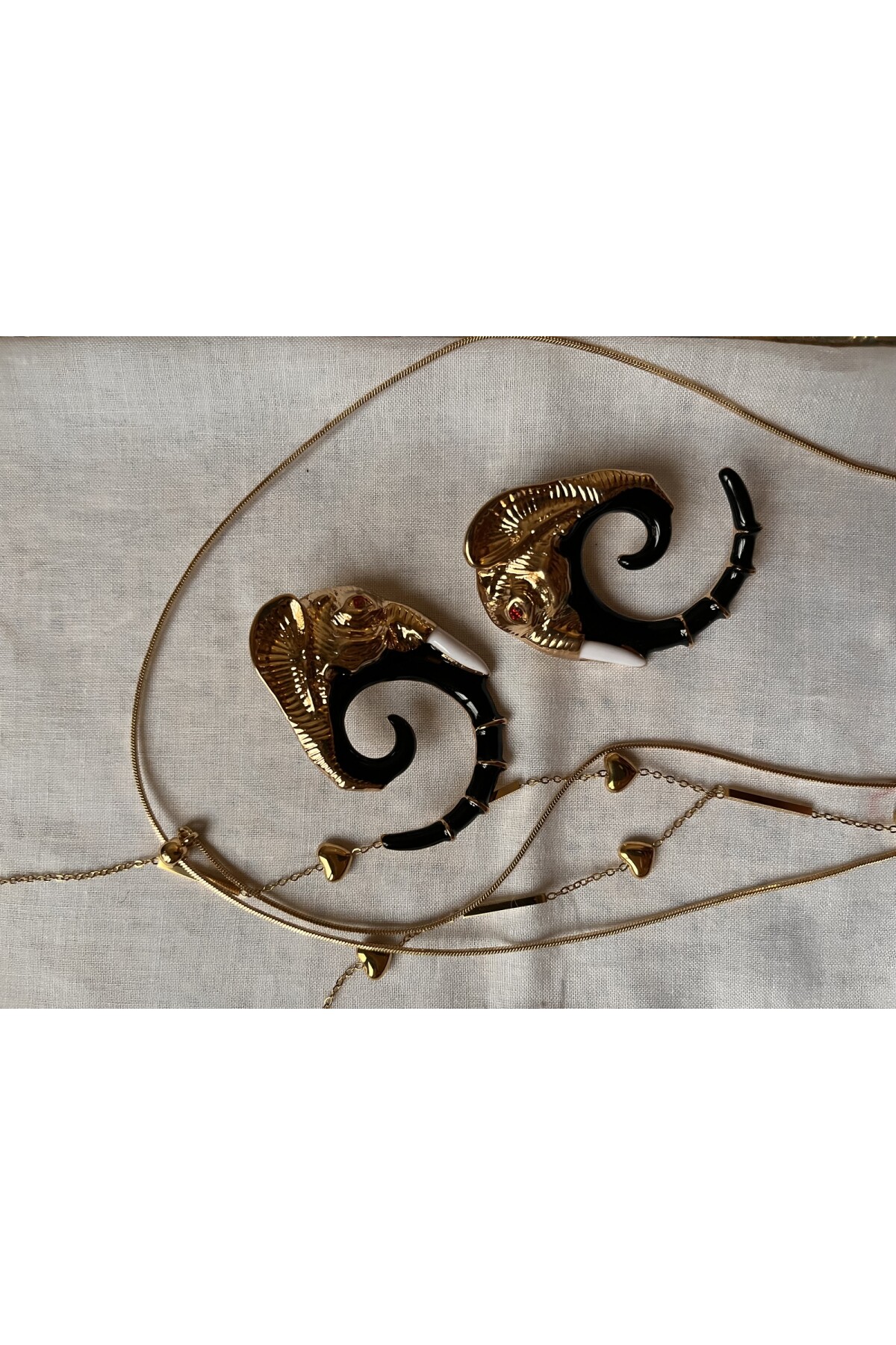 MİNELİ GOLD FİL KÜPE