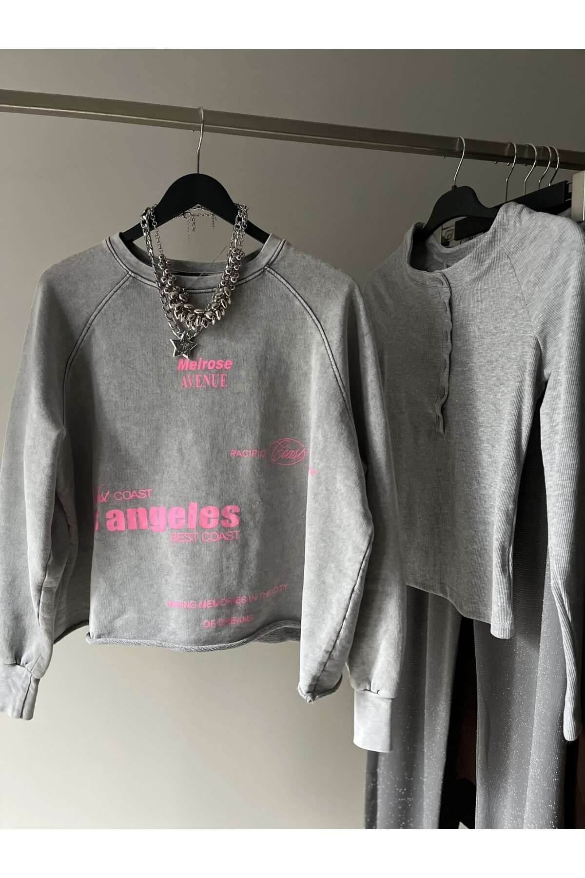 PINK NEON YAZILI GRİ SWEATSHIRT