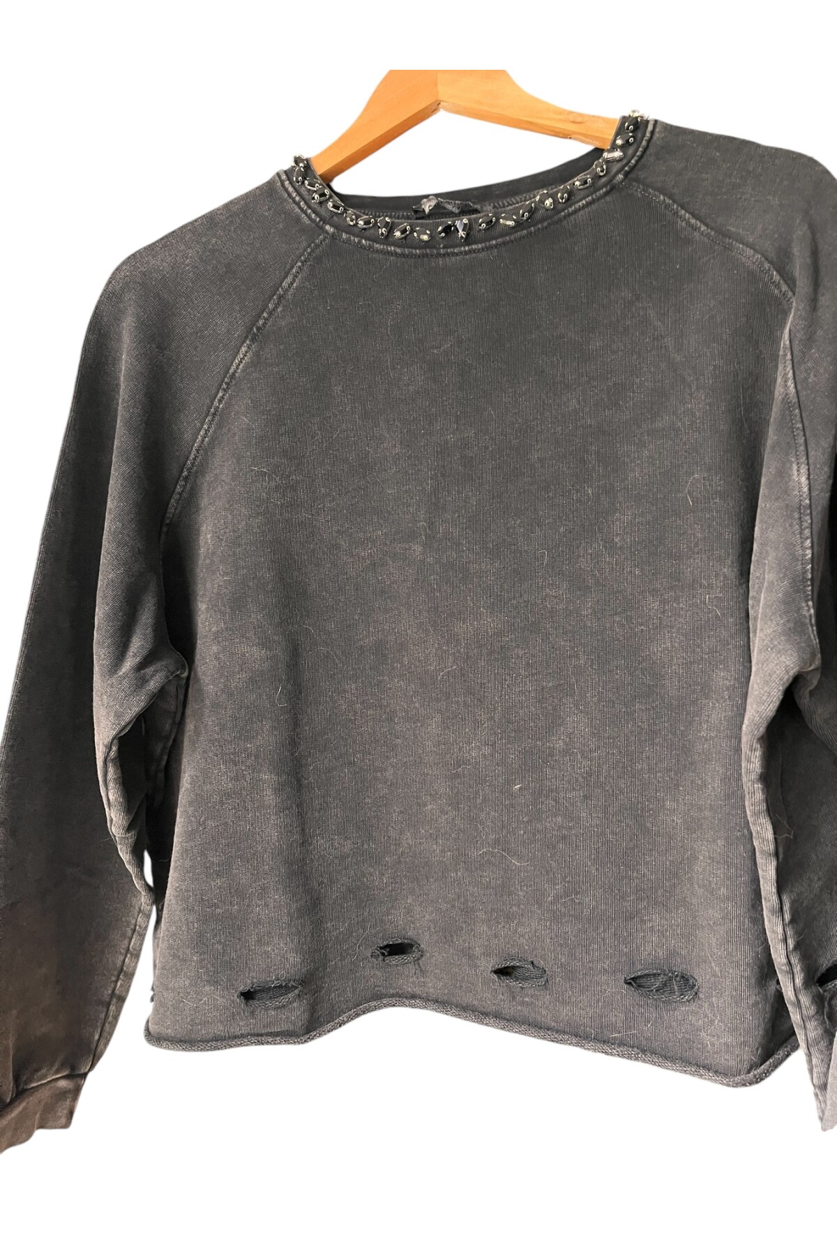 TAŞLI DISTRESSED SWEATSHIRT