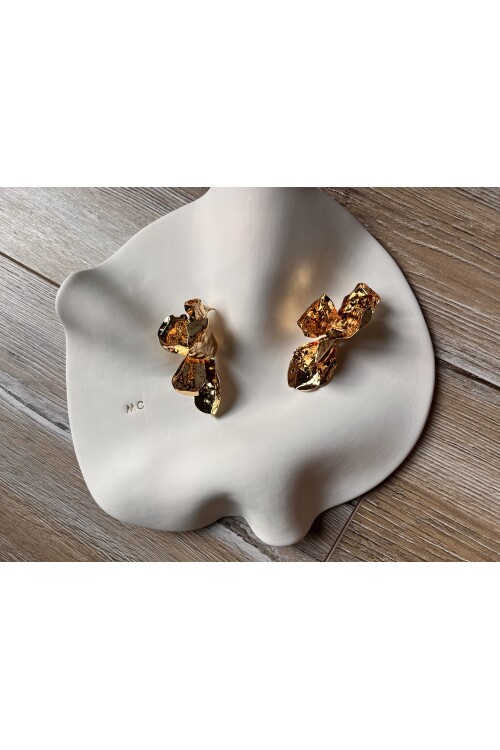 DOKULU ÇİÇEK GOLD KÜPE