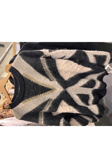 TAŞLI SİYAH BEYAZ KAZAK I Limited Edition